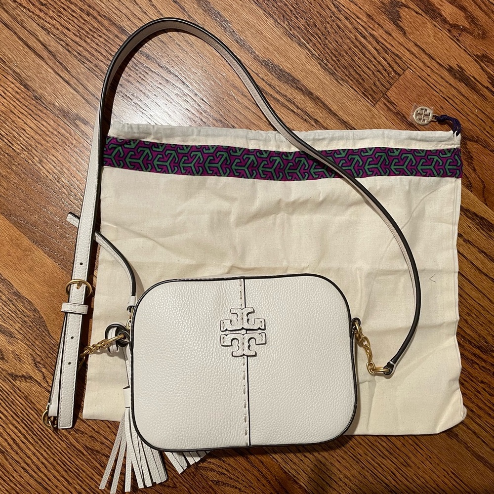 LIKE NEW Tory Burch Camera Bag (Mcgraw) in off-white shade (BRIE) with dust bag